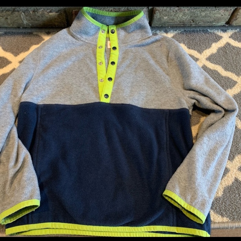 Boys size 8 fleece pullover shirt
